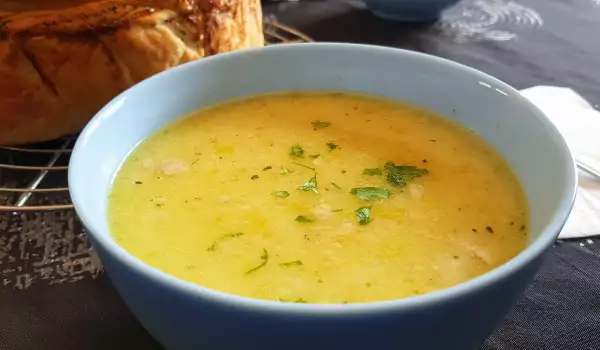 Sopa espesa de pollo con puerros y chirivías