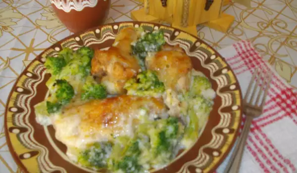 Pollo con brócoli y salsa bechamel