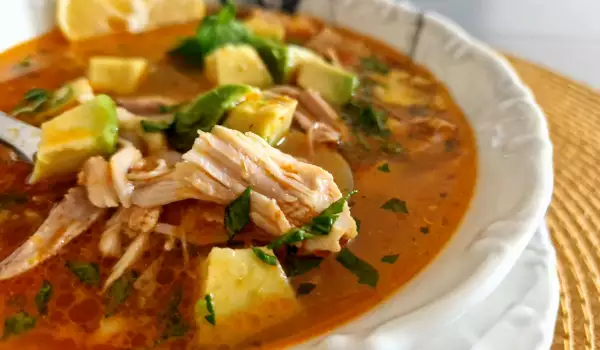 Sopa de pollo mexicana