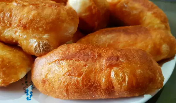 Panecillos rellenos de carne picada y huevo (Pirozhki)