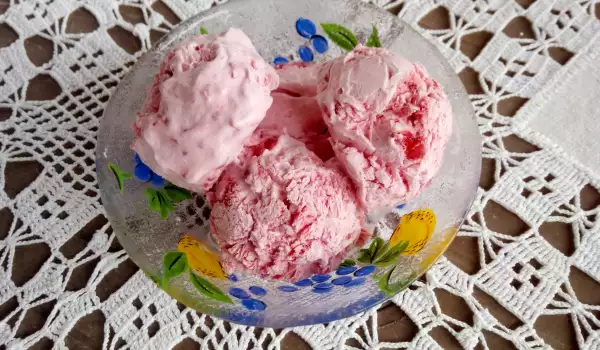 Delicioso helado de frambuesas