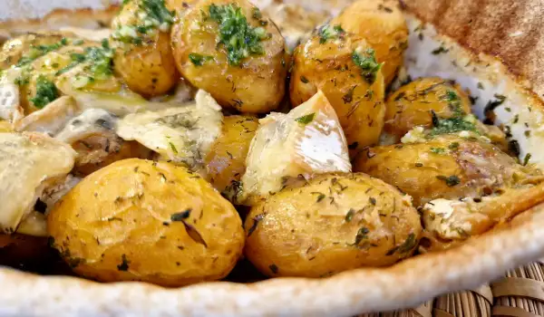 Patatas de guarnición con queso azul