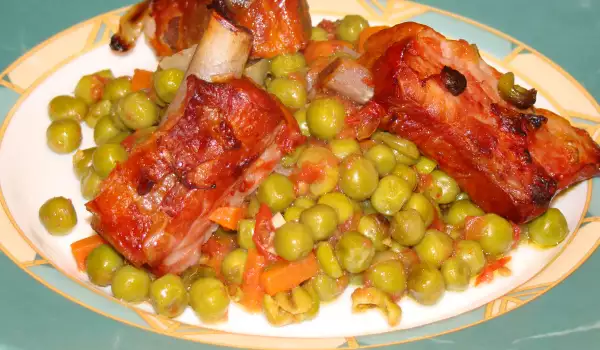 Costillas con guisantes al horno