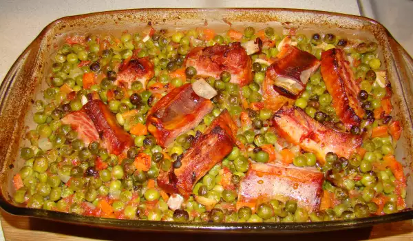 Costillas con guisantes al horno