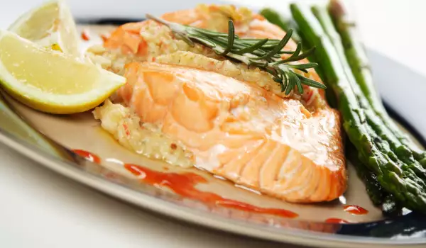 Pescado y espárragos