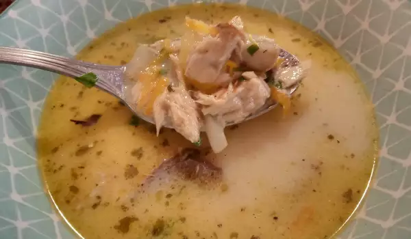 Deliciosa sopa de pescado con verduras