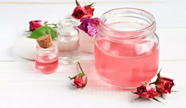 Agua de rosas