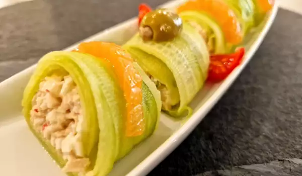 Rollitos de pepino con relleno de atún