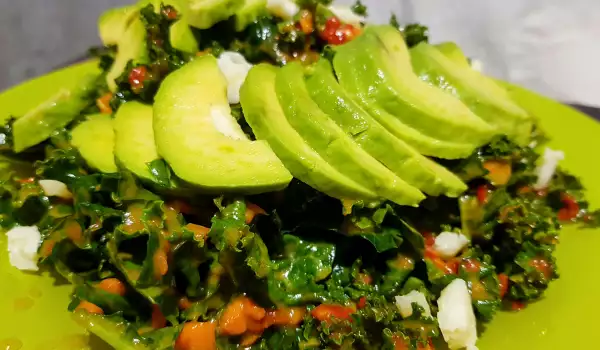 Ensalada de kale y aguacate