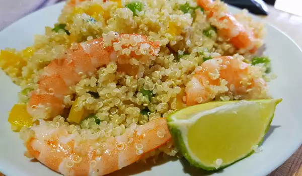 Ensalada de quinoa con gambas cocidas y lima