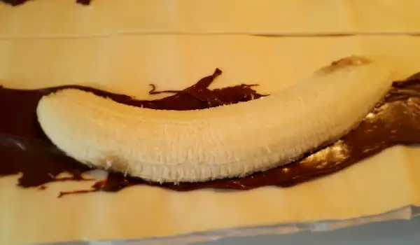 Pastel de hojaldre con plátanos y crema de chocolate