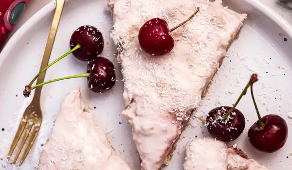 Tarta de queso con skyr y cerezas