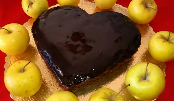 Pastel de manzana con glaseado para el día de San Valentín