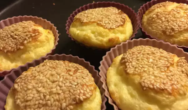 Muffins salados con huevos y queso