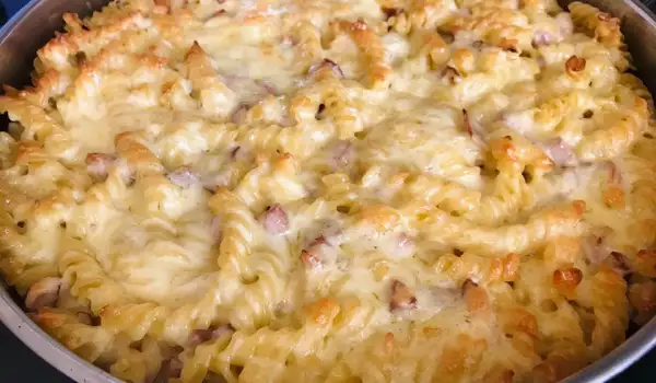 Macarrones al horno con jamón york y queso