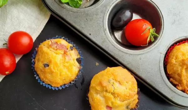 Muffins salados con bacon y tomates cherry