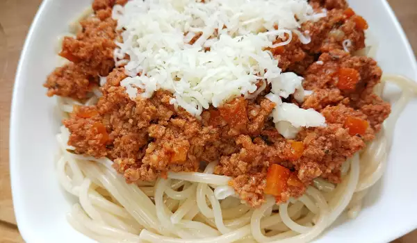 Espaguetis a la boloñesa con salsa asada