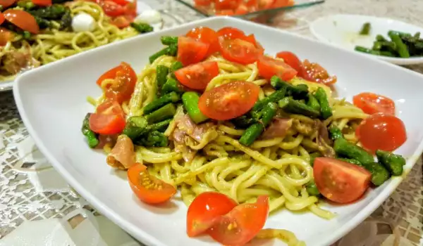 Espaguetis rápidos con prosciutto y espárragos