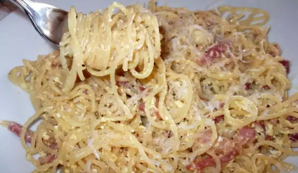 Espaguetis a la Carbonara con Panceta Fresca