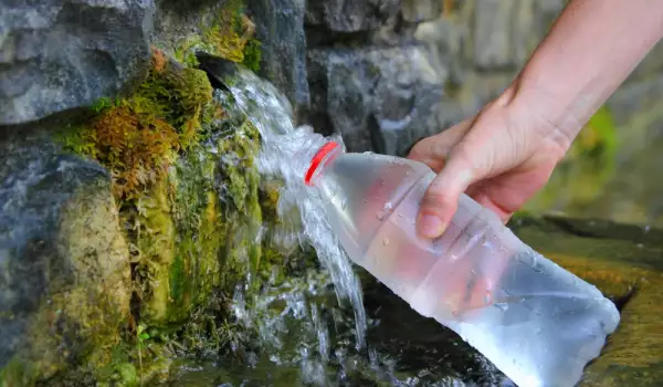 Agua de manantial
