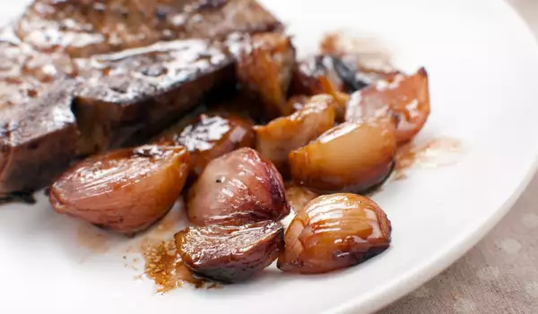 Guarnición de cebolla asada