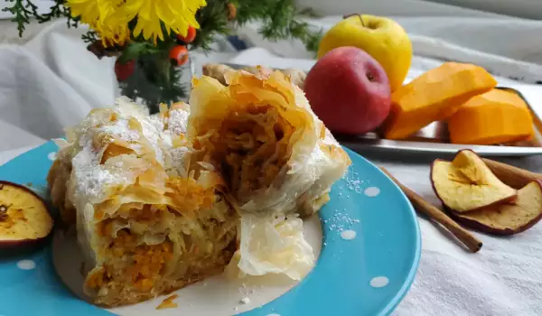 Pastel de masa filo con manzanas y calabaza