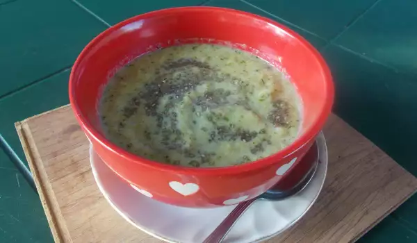 Sopa de brócoli, calabacín y chía