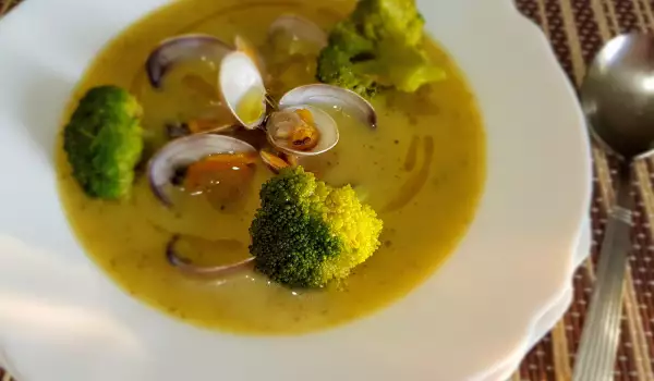 Sopa de puerros con almejas y brócoli