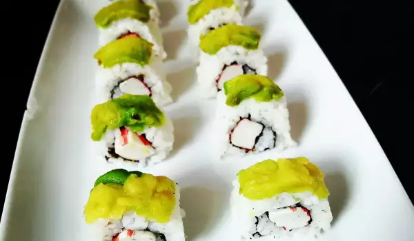 Sushi con bocas de mar y aguacate
