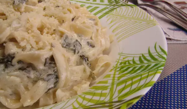 Tagliatelle con queso azul y espinacas