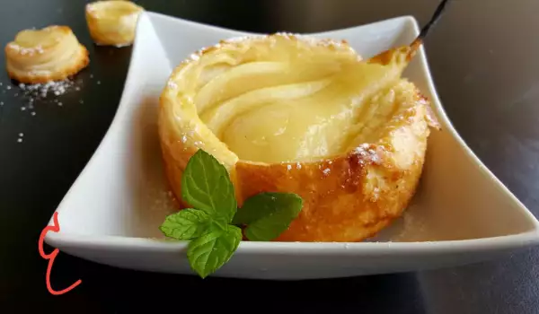Tartaletas de pera con crema pastelera