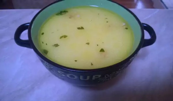 Sopa de ternera espesada con huevo y yogur
