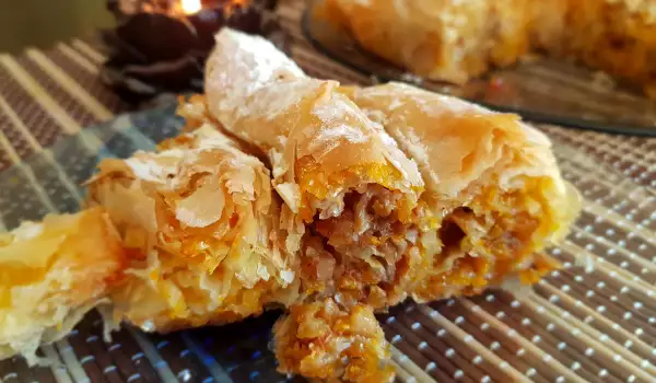 Pastel de masa filo con calabaza cocida