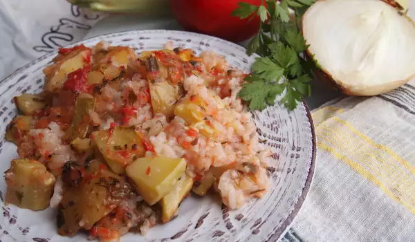 Arroz vegetariano con calabacín y patatas