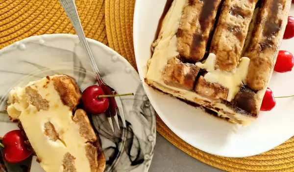 Tarta de bizcochos de soletilla con crema pastelera