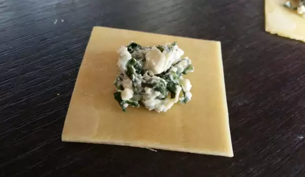 Tortellini con espinacas, queso de cabra y salsa de parmesano
