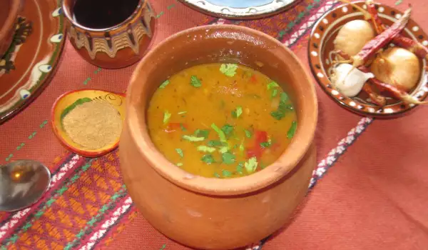 Potaje de alubias tradicional (en olla de barro)