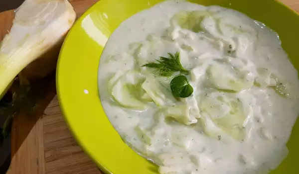 Ensalada de yogur turca con hinojo