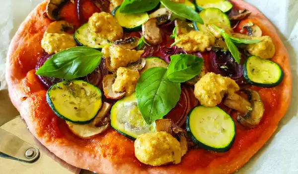 Piza vegana con masa de remolacha