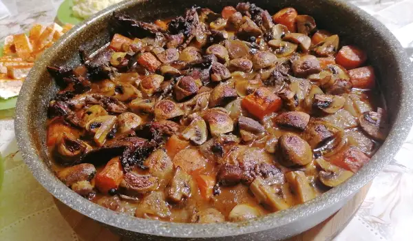 Conejo con vino blanco y verduras al horno