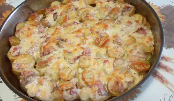 Patatas al horno con bacon y quesos