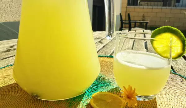 Limonada casera saludable