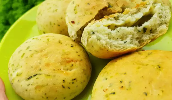 Bollitos de aceite con ortigas y queso