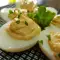 Huevos rellenos con yema y mayonesa