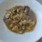 Higaditos y corazones de pollo con champiñones y mucha cebolla