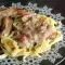 Cerdo con pasta y salsa a la pimienta