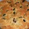 Focaccia con aceitunas y orégano