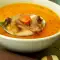 Sopa de champiñones espesada con yogur y yemas