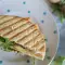 Sandwich con Pollo, Huevo y Bacon