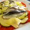 Ensalada de espadín, calabacín y tomates